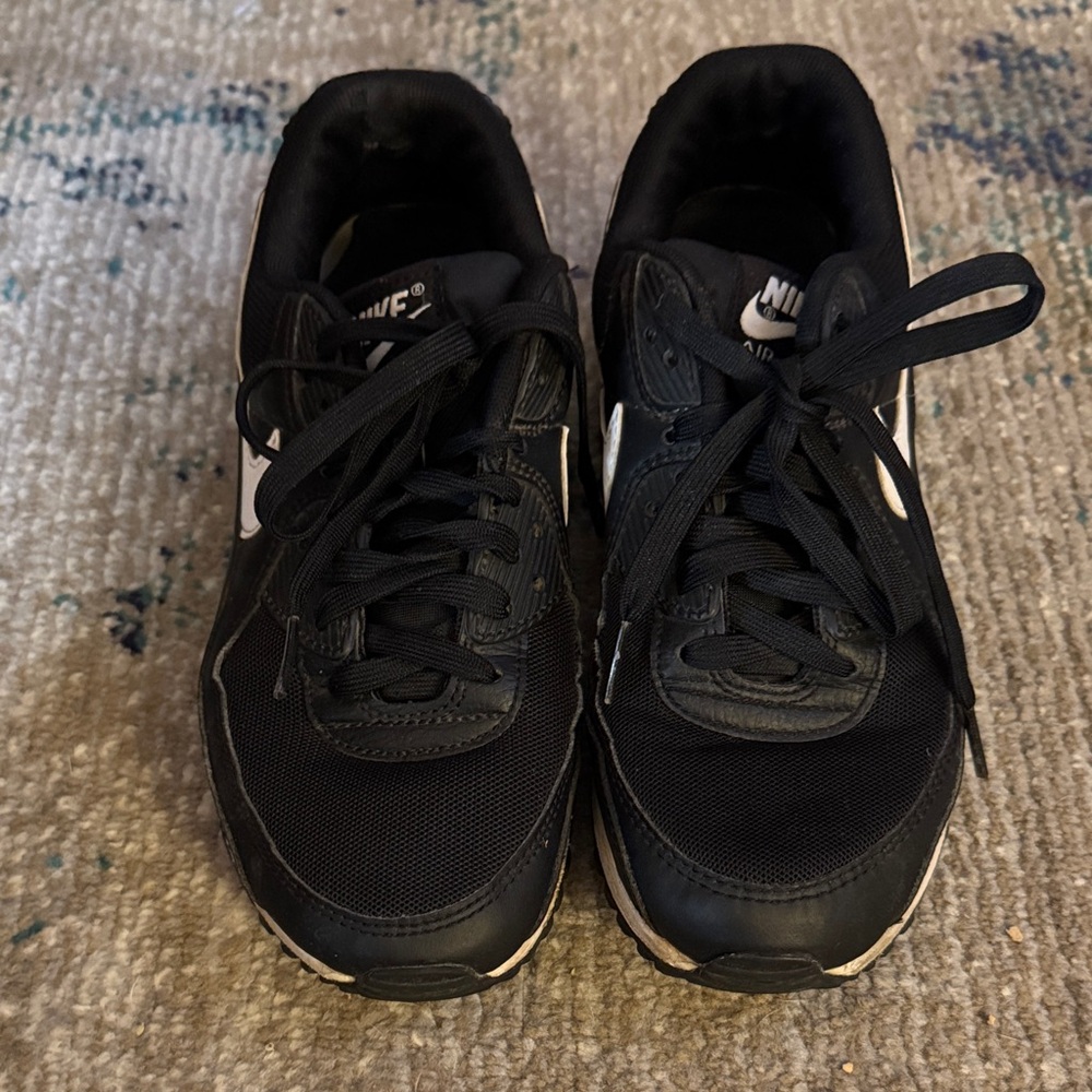 Nike Men's Black and White Sneakers